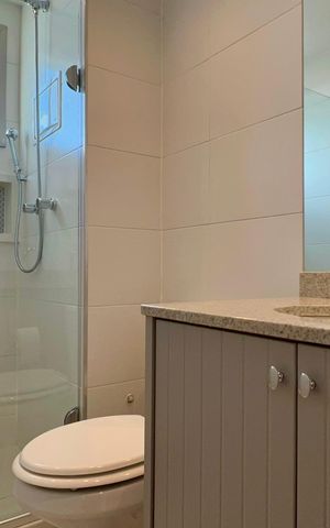 Apartamento à venda com 149m², 3 quartos e 2 vagas Apartamento à venda com 149m², 3 quartos e 2 vagasBanheiro da Suíte 2