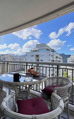 Apartamento à venda com 70m², 2 quartos e 1 vaga Apartamento à venda com 70m², 2 quartos e 1 vagaVaranda