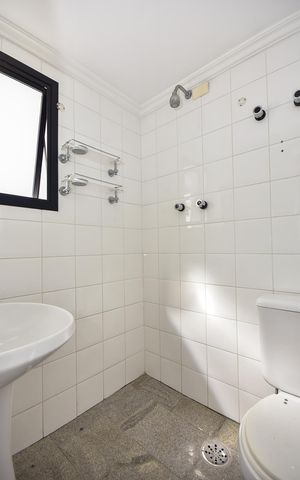 Apartamento para alugar com 228m², 3 quartos e 4 vagasBanheiro de Serviço