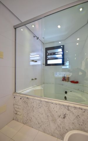 Apartamento para alugar com 228m², 3 quartos e 4 vagasBanheiro 1 da Suíte  3