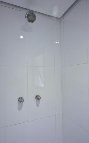 Apartamento para alugar com 228m², 3 quartos e 4 vagasChuveiro 2 do banheiro da Suíte 3