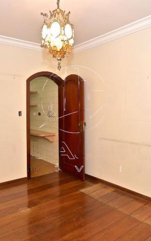 Casa à venda com 333m², 4 quartos e 4 vagas