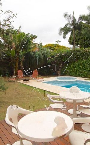 Casa à venda com 383m², 4 quartos e 4 vagas