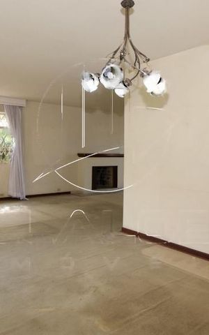 Casa à venda com 250m², 2 quartos e 8 vagas