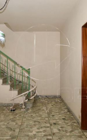 Casa à venda com 250m², 2 quartos e 8 vagas