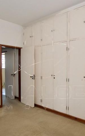 Casa à venda com 250m², 2 quartos e 8 vagas