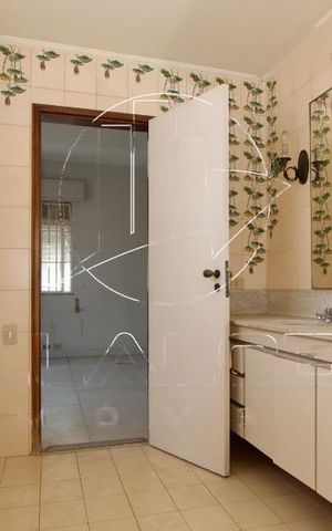 Casa à venda com 250m², 2 quartos e 8 vagas