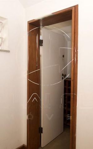 Casa à venda com 250m², 2 quartos e 8 vagas
