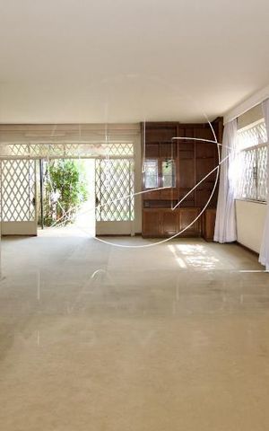 Casa à venda com 250m², 2 quartos e 8 vagas