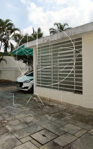 Casa à venda com 250m², 2 quartos e 8 vagas