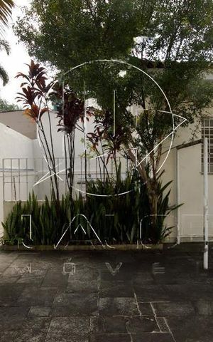 Casa à venda com 250m², 2 quartos e 8 vagas