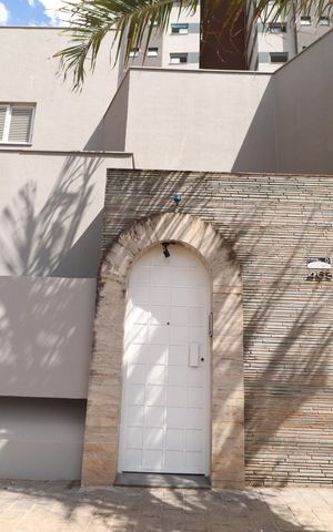Casa para alugar com 360m², 3 quartos e 4 vagasFachada