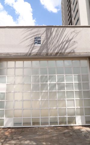 Casa para alugar com 360m², 3 quartos e 4 vagasFachada