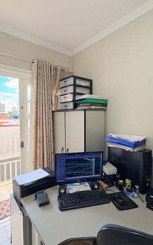 Casa à venda com 200m², 3 quartos e 2 vagasEscritório