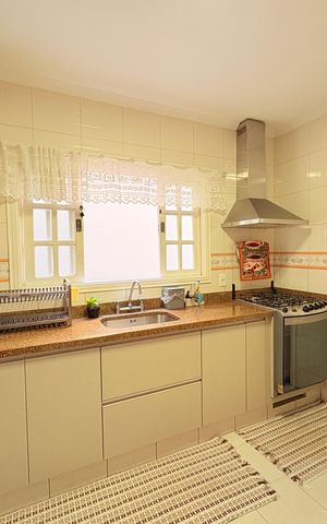 Casa à venda com 200m², 3 quartos e 2 vagasCozinha