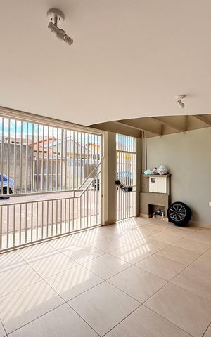 Casa à venda com 200m², 3 quartos e 2 vagasGaragem
