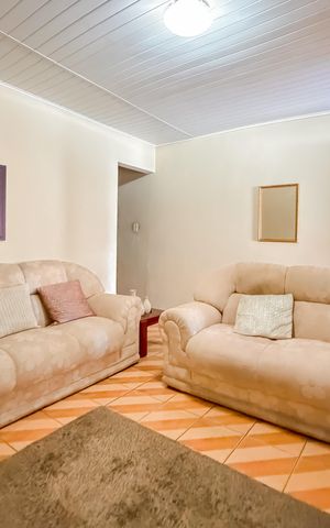 Casa à venda com 223m², 1 quarto e 2 vagas Casa à venda com 223m², 1 quarto e 2 vagasSala