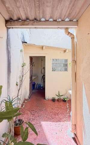 Casa à venda com 223m², 1 quarto e 2 vagas Casa à venda com 223m², 1 quarto e 2 vagasÁrea Externa