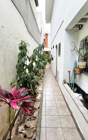 Casa à venda com 225m², 3 quartos e 4 vagas Casa à venda com 225m², 3 quartos e 4 vagasCorredor