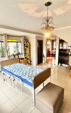 Casa à venda com 225m², 3 quartos e 4 vagas Casa à venda com 225m², 3 quartos e 4 vagasSala