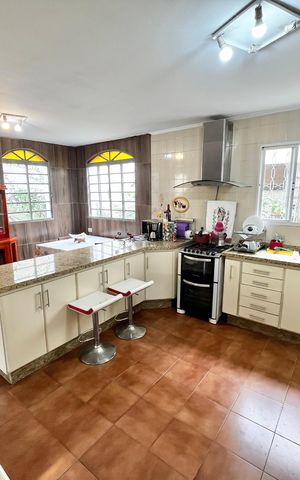 Casa à venda com 225m², 3 quartos e 4 vagas Casa à venda com 225m², 3 quartos e 4 vagasCozinha