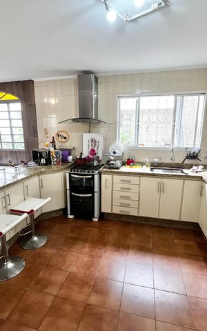 Casa à venda com 225m², 3 quartos e 4 vagas Casa à venda com 225m², 3 quartos e 4 vagasCozinha