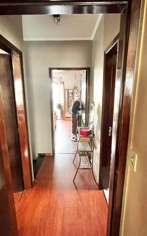 Casa à venda com 225m², 3 quartos e 4 vagas Casa à venda com 225m², 3 quartos e 4 vagasCorredor