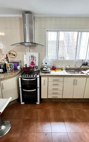 Casa à venda com 225m², 3 quartos e 4 vagas Casa à venda com 225m², 3 quartos e 4 vagasCozinha