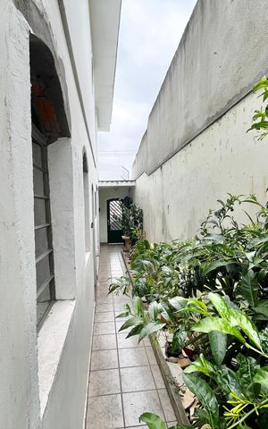 Casa à venda com 225m², 3 quartos e 4 vagas Casa à venda com 225m², 3 quartos e 4 vagasCorredor