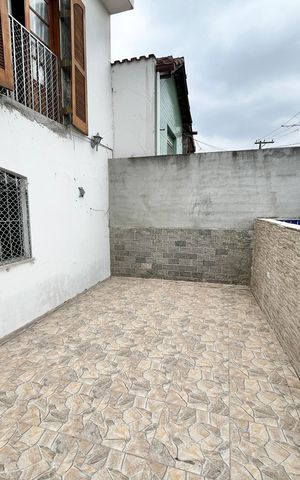 Casa à venda com 225m², 3 quartos e 4 vagas Casa à venda com 225m², 3 quartos e 4 vagasVaranda