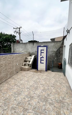 Casa à venda com 225m², 3 quartos e 4 vagas Casa à venda com 225m², 3 quartos e 4 vagasVaranda