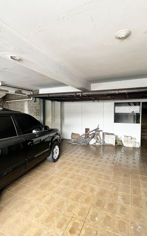 Casa à venda com 225m², 3 quartos e 4 vagas Casa à venda com 225m², 3 quartos e 4 vagasGaragem