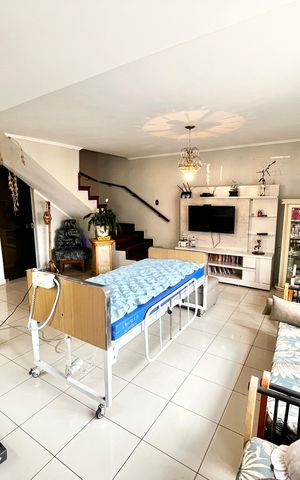 Casa à venda com 225m², 3 quartos e 4 vagas Casa à venda com 225m², 3 quartos e 4 vagasSala