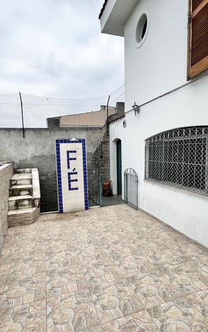 Casa à venda com 225m², 3 quartos e 4 vagas Casa à venda com 225m², 3 quartos e 4 vagasVaranda