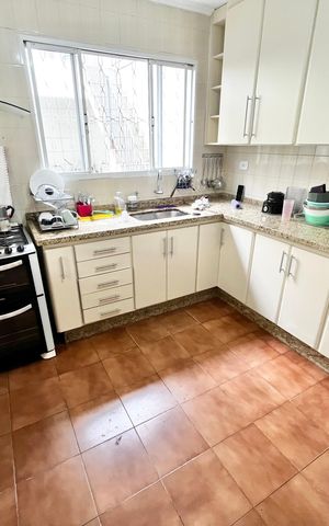 Casa à venda com 225m², 3 quartos e 4 vagas Casa à venda com 225m², 3 quartos e 4 vagasCozinha