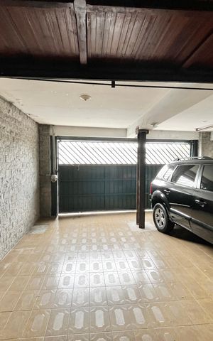 Casa à venda com 225m², 3 quartos e 4 vagas Casa à venda com 225m², 3 quartos e 4 vagasGaragem