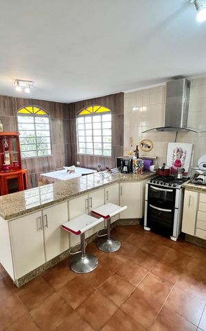 Casa à venda com 225m², 3 quartos e 4 vagas Casa à venda com 225m², 3 quartos e 4 vagasCozinha
