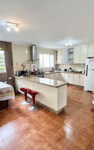 Casa à venda com 225m², 3 quartos e 4 vagas Casa à venda com 225m², 3 quartos e 4 vagasLavabo