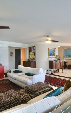 Apartamento para alugar com 224m², 4 quartos e 2 vagas Apartamento para alugar com 224m², 4 quartos e 2 vagasSala