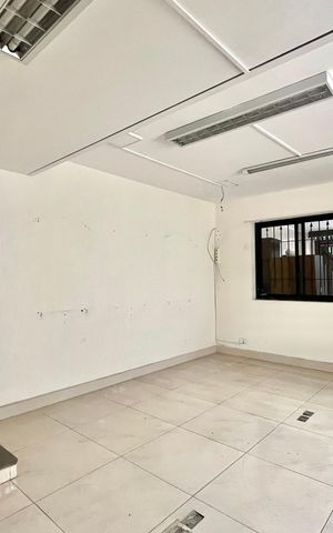 Casa à venda com 136m², 3 quartos e 2 vagas Casa à venda com 136m², 3 quartos e 2 vagasSala