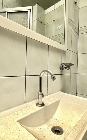 Casa à venda com 136m², 3 quartos e 2 vagas Casa à venda com 136m², 3 quartos e 2 vagasBanheiro Corredor