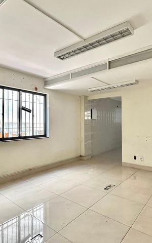 Casa à venda com 136m², 3 quartos e 2 vagas Casa à venda com 136m², 3 quartos e 2 vagasSala