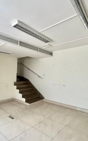 Casa à venda com 136m², 3 quartos e 2 vagas Casa à venda com 136m², 3 quartos e 2 vagasSala