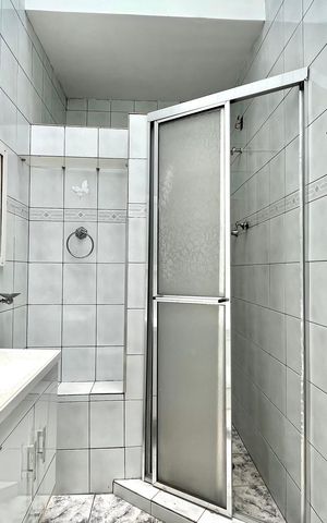 Casa à venda com 136m², 3 quartos e 2 vagas Casa à venda com 136m², 3 quartos e 2 vagasBanheiro Corredor