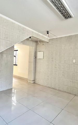 Casa à venda com 136m², 3 quartos e 2 vagas Casa à venda com 136m², 3 quartos e 2 vagasCozinha