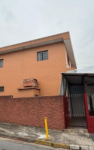 Casa à venda com 236m², 3 quartos e 2 vagas Casa à venda com 236m², 3 quartos e 2 vagasFachada