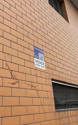 Casa à venda com 236m², 3 quartos e 2 vagas Casa à venda com 236m², 3 quartos e 2 vagasFachada