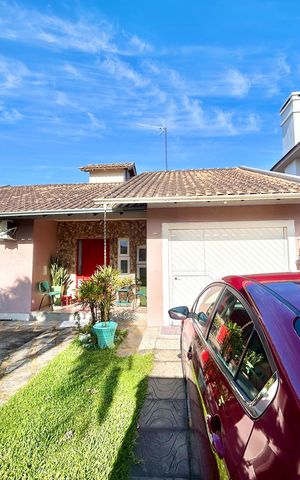 Casa à venda com 113m², 3 quartos e 2 vagas Casa à venda com 113m², 3 quartos e 2 vagasFachada