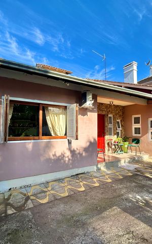 Casa à venda com 113m², 3 quartos e 2 vagas Casa à venda com 113m², 3 quartos e 2 vagasFachada