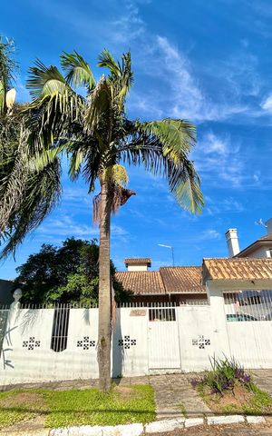 Casa à venda com 113m², 3 quartos e 2 vagas Casa à venda com 113m², 3 quartos e 2 vagasPlaca - Fachada